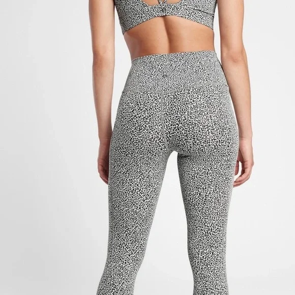 🩷ATHLETA SALUTATION STASH POCKET TEXTURED BLACK 7/8 TIGHTS LEGGINGS SIZE SMALL - Picture 3 of 10